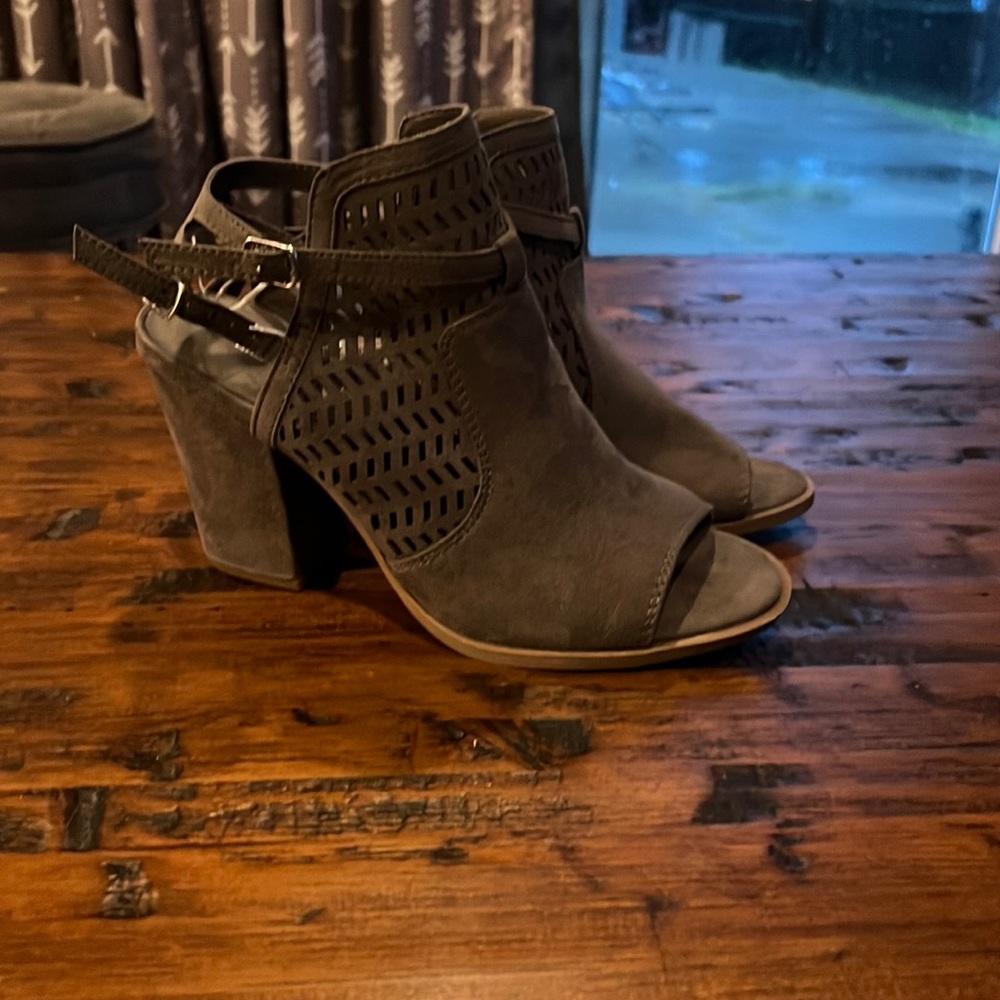 American Eagle Strappy Heels Size 8